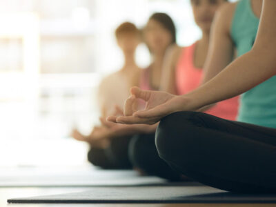 Studio jogi – przewodnik po wyborze miejsca i stylu praktyki