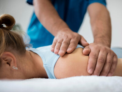 Co oznacza ograniczenie ruchu w odcinku piersiowym – objawy, ćwiczenia, leczenie